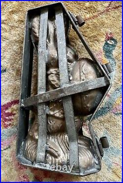 ANTIQUE CHOCOLATE MOLD BUNNY RABBIT HOLDING EGG CAGED HINGE STYLE 12 7 Lbs