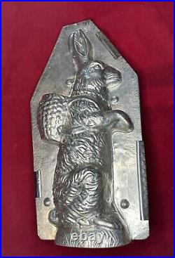 ANTIQUE EPPELSHEIMER 17 SITTING BUNNY RABBIT WITH BASKET CHOCOLATE MOLD 8000 a