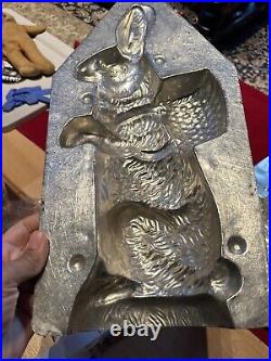 ANTIQUE EPPELSHEIMER 17 SITTING BUNNY RABBIT WITH BASKET CHOCOLATE MOLD 8000 a