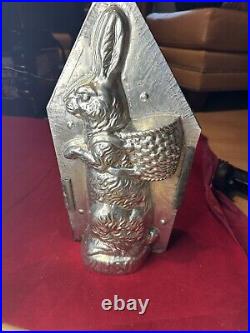 ANTIQUE EPPELSHEIMER 17 SITTING BUNNY RABBIT WITH BASKET CHOCOLATE MOLD 8000 a