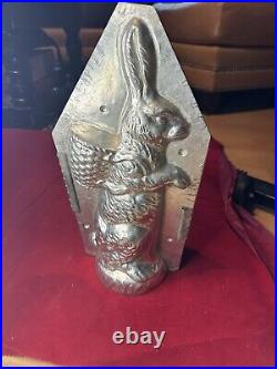 ANTIQUE EPPELSHEIMER 17 SITTING BUNNY RABBIT WITH BASKET CHOCOLATE MOLD 8000 a