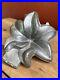 Antique-Early-Vintage-Pewter-Lily-Flower-Chocolate-Candy-Mold-Folk-Art-Decor-01-eit