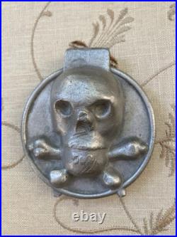 Antique Skull & Crossbones Medallion Pewter Chocolate Candy Ice Cream Mold #508