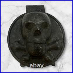 Antique Skull & Crossbones Medallion Pewter Chocolate Candy Ice Cream Mold #508