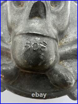 Antique Skull & Crossbones Medallion Pewter Chocolate Candy Ice Cream Mold #508