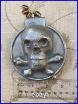Antique Skull & Crossbones Medallion Pewter Chocolate Candy Ice Cream Mold #508