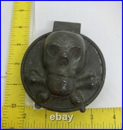 Antique Skull & Crossbones Medallion Pewter Chocolate Candy Ice Cream Mold #508