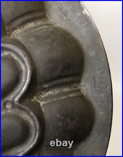 Antique Tin #9782 Large Ocean Sea Shell Clam Seashell Chocolate Mold Primitive