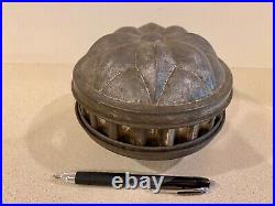 Antique Tin Pudding Cake Chocolate Round Mold with Lid 5.75 X 4.5